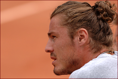 MARAT SE SENT BIEN A PARIS